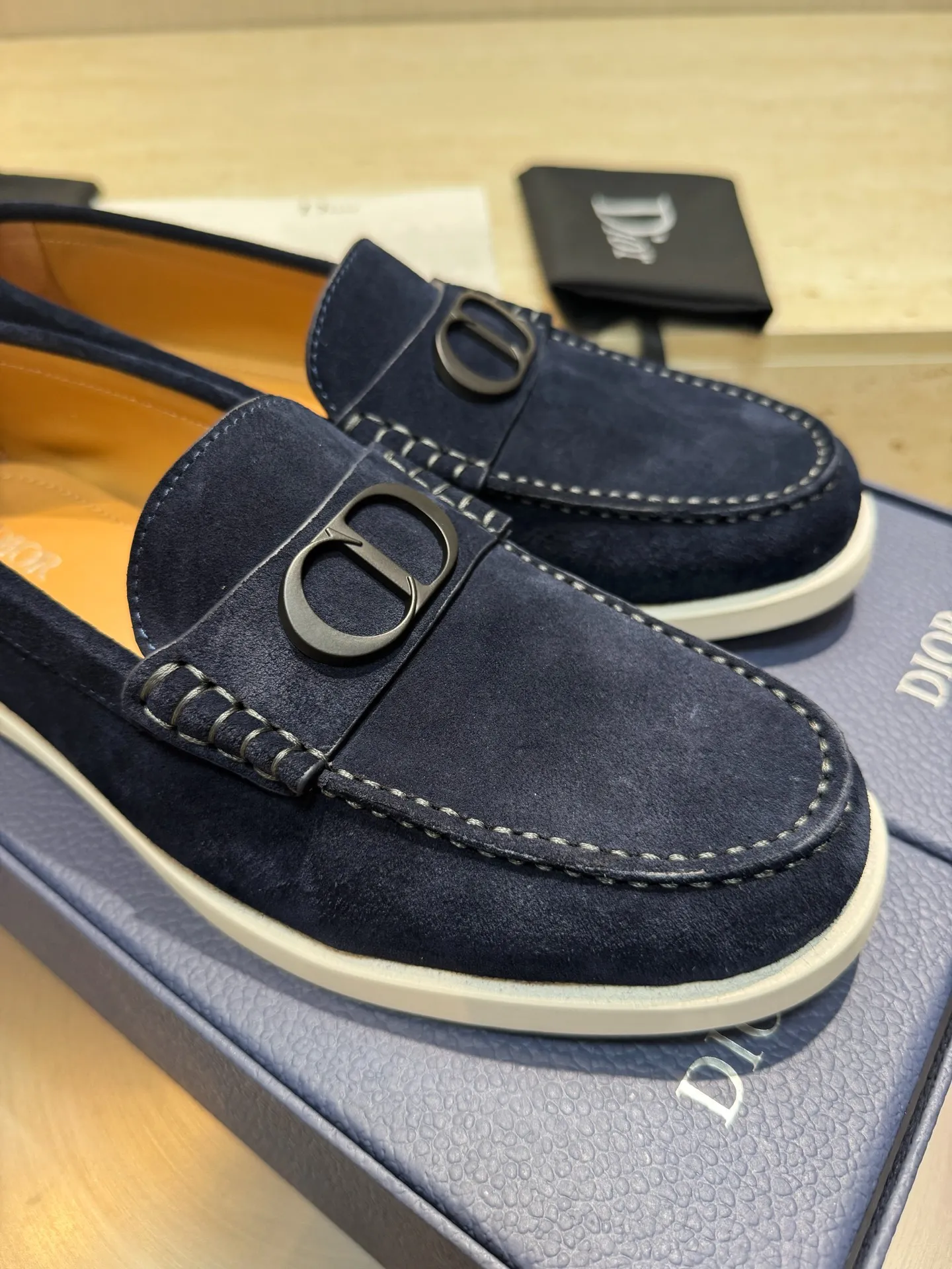 Men's Men's Shoes 💰440 [New Style] 🏃‍♂️🏃‍♂️Dio*Granville Dior - Men's Lace-up Casual Shoes - Original Reproduction Buy the original version and get a one-to-one reproduction. It is a casual dress shoe. Crafted from luxuriously soft navy suede, it features an Oblique printed panel on the upper. The lightweight white rubber sole adds sophistication, with an Oblique pattern engraved on the outsole and branding on the back. Adds elegance to any casual look. Imported cowhide suede + imported cowhide lining + original outsole Size: 39-44 (45 46 customized)